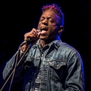 Blues at TLR: Earl Thomas Blues at TLR: Earl Thomas