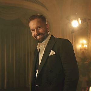 Coach + Alfie Boe At Newmarket Races - North Essex Coach + Alfie Boe At Newmarket Races - North Essex