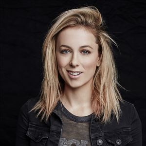 Iliza: Fluent in English Iliza: Fluent in English
