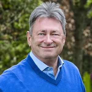 Celebrities you hate more than life itself Meet-alan-titchmarsh-at-highclere-castle-2117360091-300x300