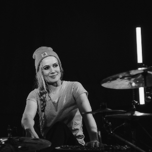 Anika Niles & Nevell - Drumming Masterclass & Gig