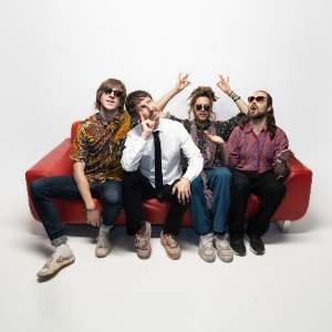 THE UNDERCOVER HIPPY + SUPPORT