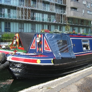 Regent's Canal Walk - Angel Tube Station (Islington)