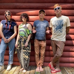 Jeffrey Lewis and the Voltage (Standing)