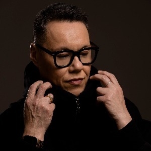 Gok Wan (DJ Set)