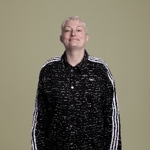 Harriet Dyer: Easily Distra?