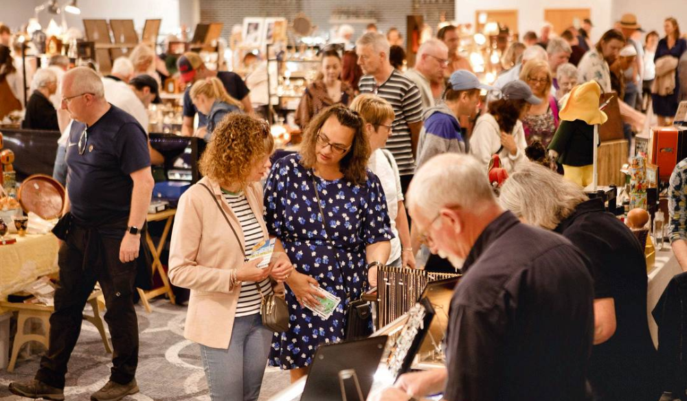 Lingfield Racecourse Antiques and Vintage Fair