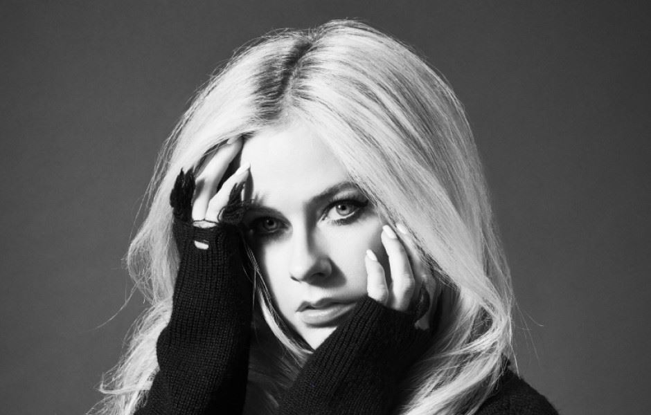 AVRIL LAVIGNE ANNOUNCES 'HEAD ABOVE WATER'  2020 WORLD TOUR