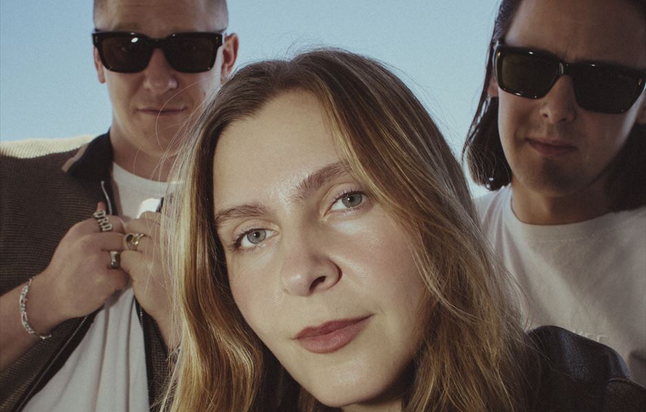 JUNGLE ANNOUNCE NEW ALBUM 'SUNSHINE' AND 2026 UK ARENA DATES