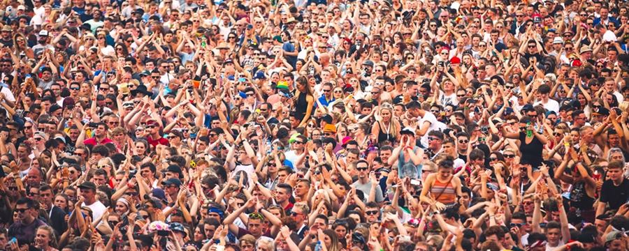 JUSTIN BIEBER PLANS BIGGEST STAGE PRODUCTION IN V FESTIVAL'S  21-YEAR HISTORY