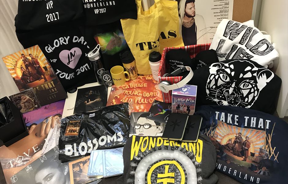 OUR HUGE CHRISTMAS GIVEAWAY HAS RETURNED DUE TO POPULAR DEMAND!