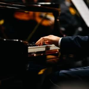 Rhapsody in Blue by Candlelight