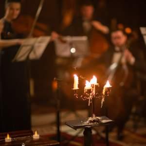 Mozart and Moonlight by Candlelight