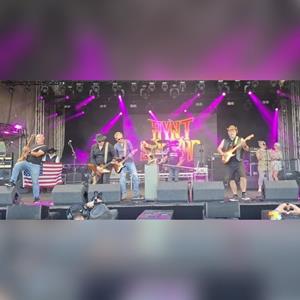 Aynt Skynyrd - The Lynyrd Skynyrd Show