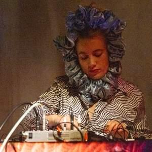 Mega Mega + Moina Moin (live)