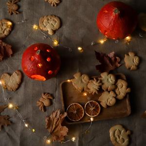 Family Halloween: Cookie Decorating