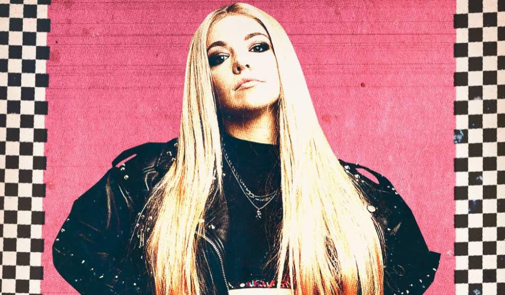 Courtnay Reddy as Avril Lavigne