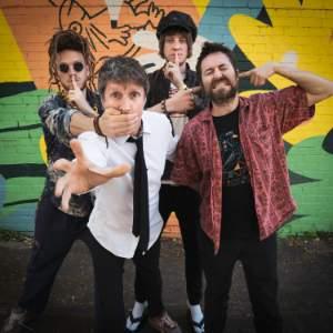 THE UNDERCOVER HIPPY + SUPPORT