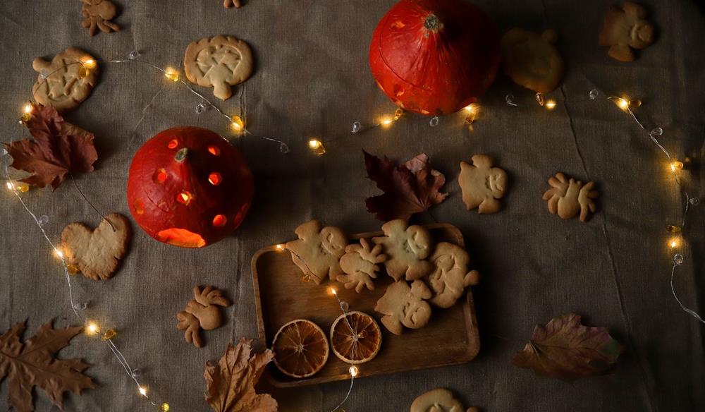 Family Halloween: Cookie Decorating