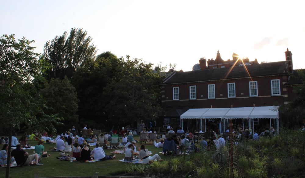 Live on the Lawn: Midsummer Folk