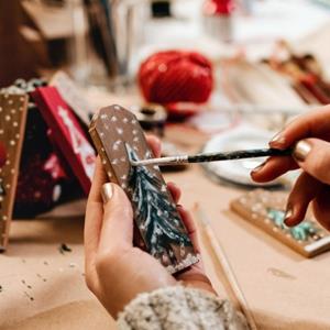 Get Creative with Self-led Christmas Crafting