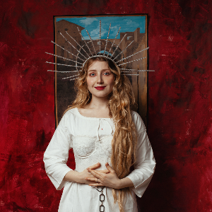 Bebe Cave: Christbride