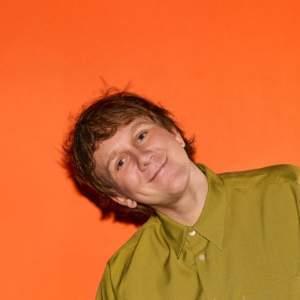 Josh Thomas: Jiggle Jiggle