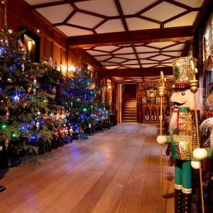 Coach + Christmas At Hever Castle - South Essex