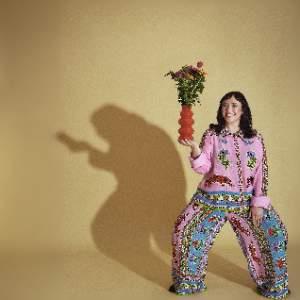 Amy Annette: Busybody