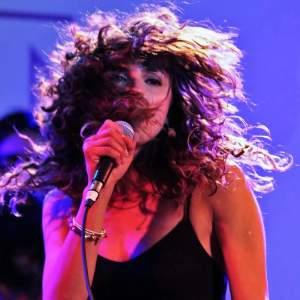 Brooke Law Live on The Golden Hinde