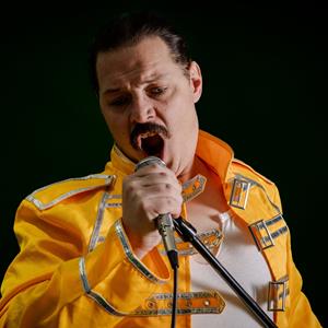 Queen At Christmas - Queen Champions