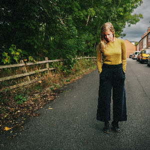 LIZ HANKS peforms LAND live