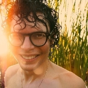 Simon Amstell: I Love It Here